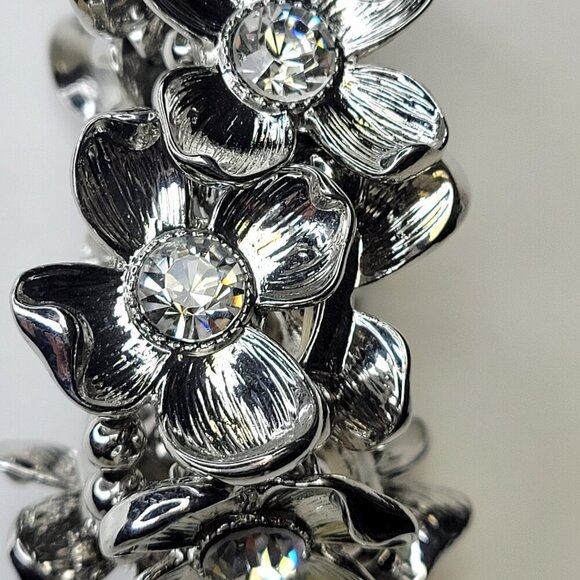 Silver and Crystal Stretch Flower Bracelet - Picture 6 of 9
